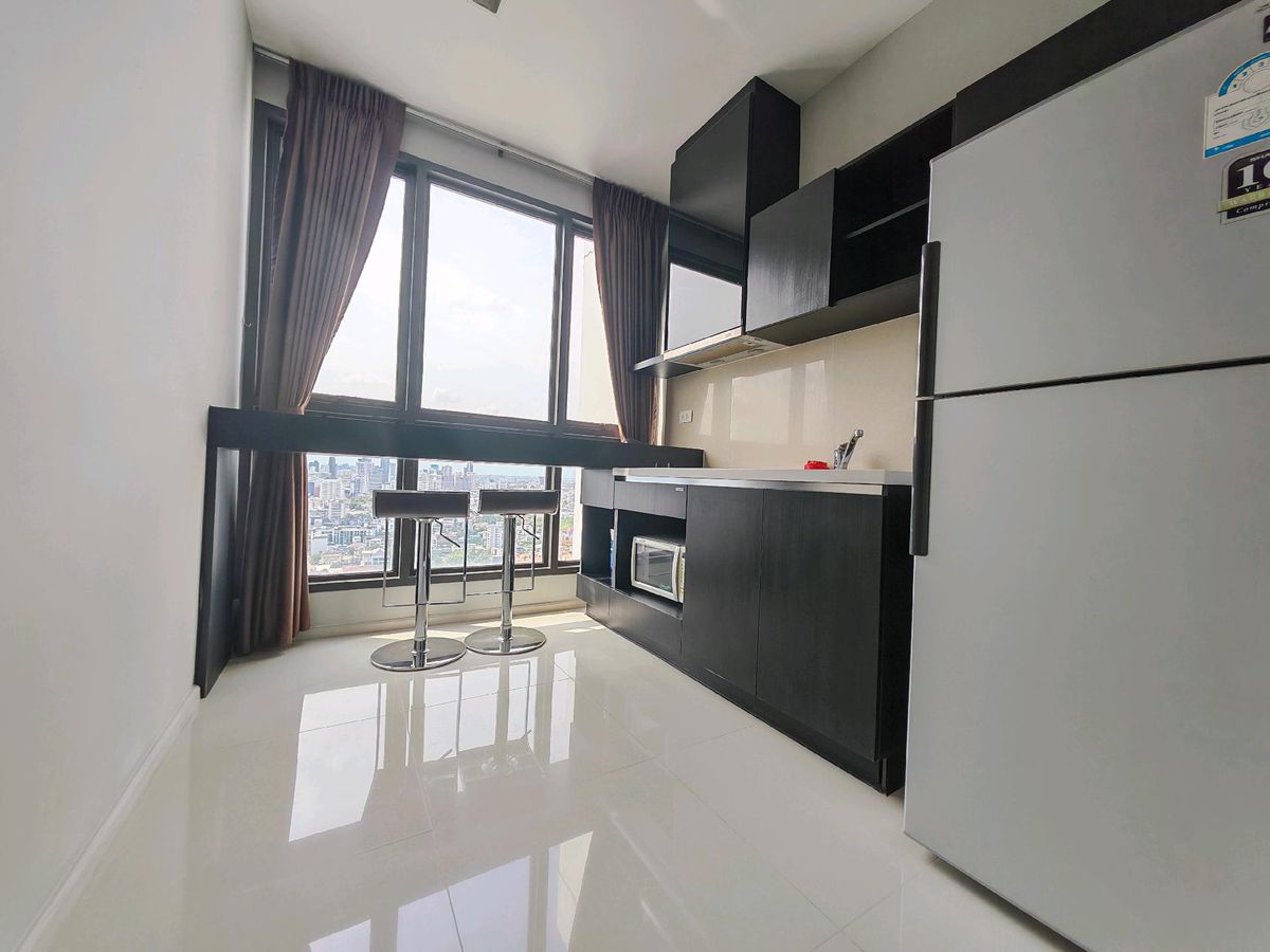 Floor 33, Sky Kitchen, 35.36 sqm.
Good View ,skytrain Floor 33, Sky Kitchen, 35.36 sqm.
Good View ,skytrain