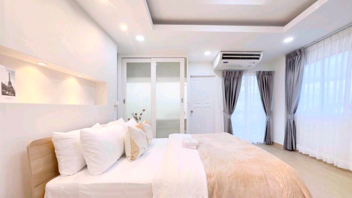 《เลี้ยงสัตว์ได้》🥰🥰🥰ห้องใหญ่ 2 ระเบียง jw suite โชคชัย4  – รูปที่ 3