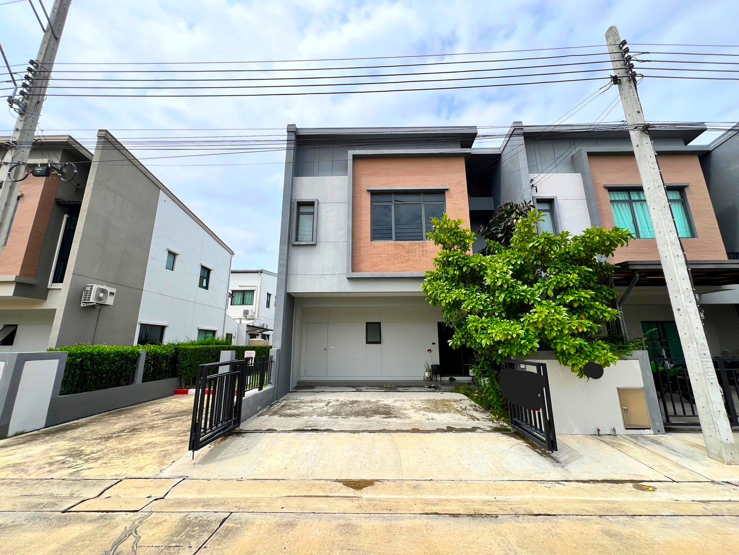 ทาวน์โฮม หลังริม 4ห้องนอน 3ห้องน้ำ ถนนบางศรีเมือง1 เลี้ยงสัตว์ได้