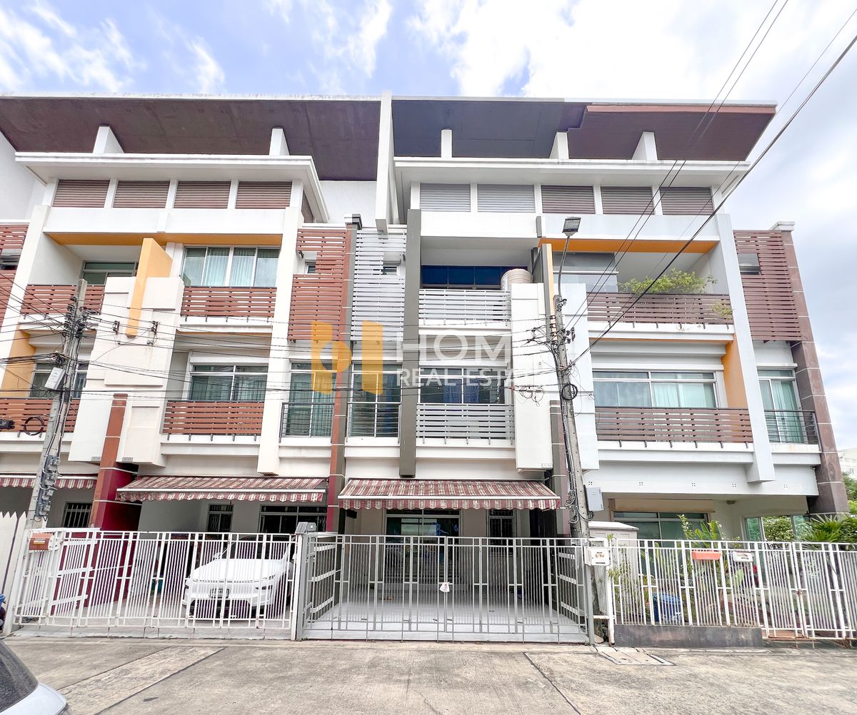 ทาวน์โฮม 3 ชั้นรีโนเวท กับทำเลสุดปัง ย่านรัชวิภา ประชาชื่น 🔥 บ้านกลางเมือง มอนติ - คาร์โล / 3 ห้องนอน (ขาย), Baan Klang Muang Monte - Carlo / 3 Bedrooms (FOR SALE) BALL106