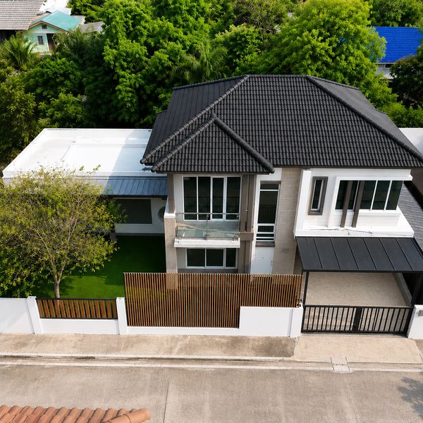 4 bedrooms house can make office. Repairs and cleaning will be done before move-in. Near Central WestVille.