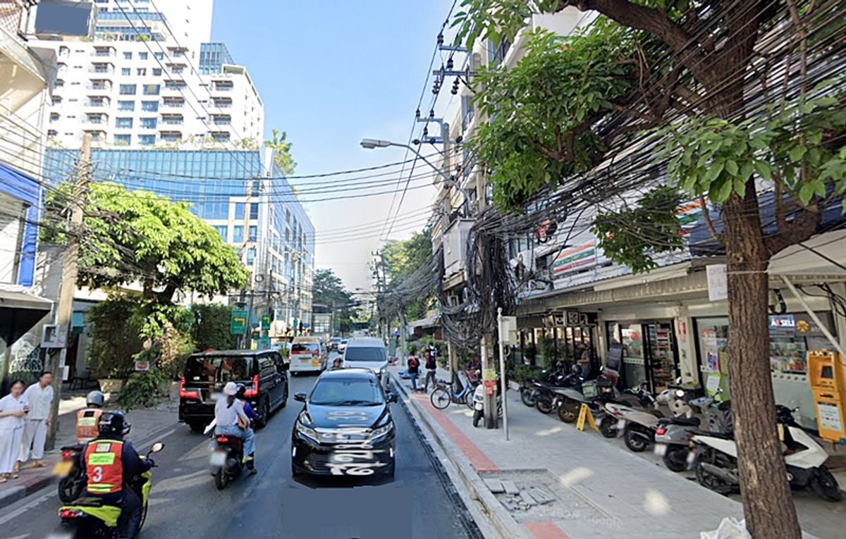 2 -story commercial building for rent: location near BTS Phrom Phong 2 -story commercial building for rent: location near BTS Phrom Phong
