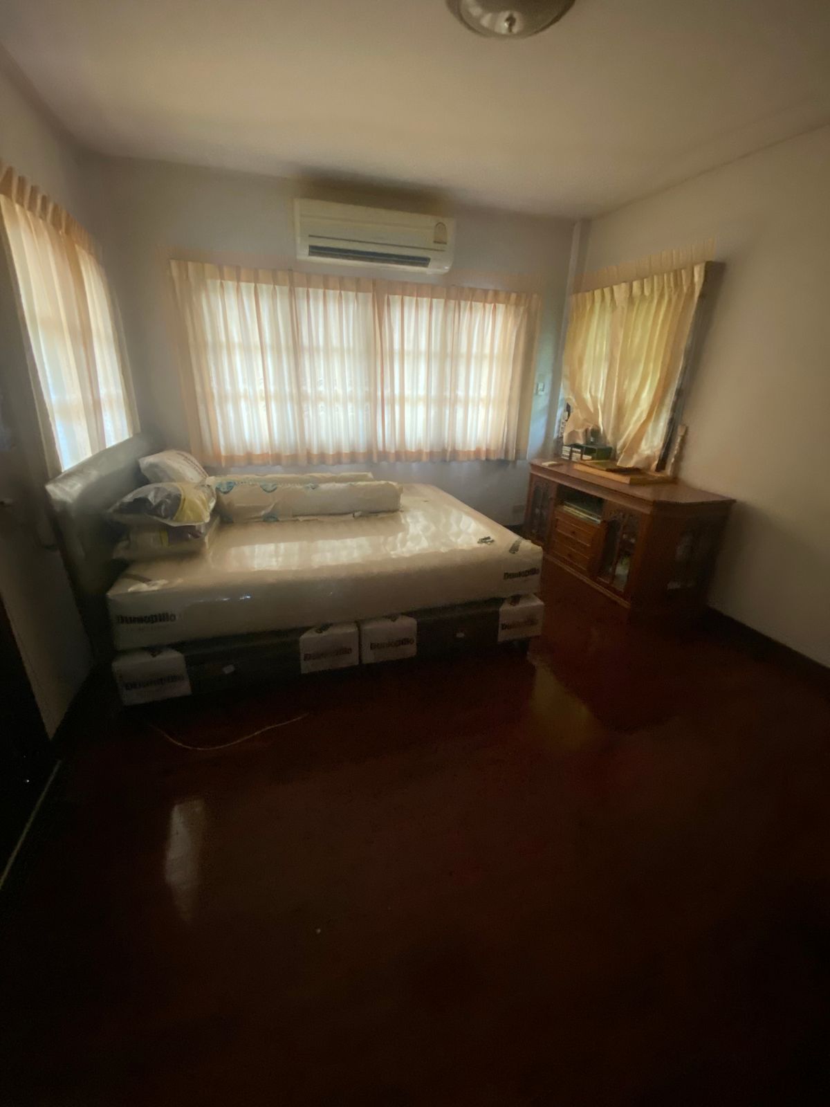 หมู่บ้านสายลม เเจ้งวัฒนะ บ้านเดี่ยว 4 นอน 4 น้ำ พร้อมอยู่ แอร์ 4 ตัว 5นาทีถึงเซ็นทรัลเเจ้งวัฒนะ ติดถนนใหญ่  จอดรถได้ถึง 5คัน – รูปที่ 4