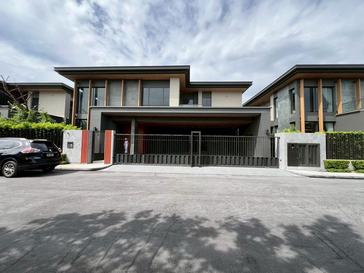 🏡 Sell luxury houses Siraninn Residences Phatthanakan 32 - 2 -story single -story house, Luxury style In the premium location