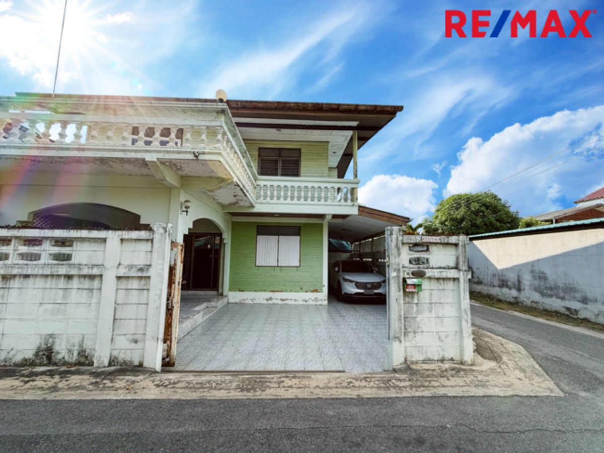 Half house for sale, half -wood, Pracha Uthit 54, Intersection 1 (Mitmaitri 1) 42 sq.w., good condition at a light price of 2.8 million baht Half house for sale, half -wood, Pracha Uthit 54, Intersection 1 (Mitmaitri 1) 42 sq.w., good condition at a light price of 2.8 million baht
