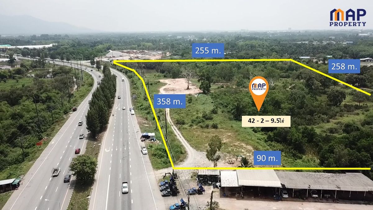 Land for sale on Sukhumvit Road, 42 rai, width 358 meters. Land for sale on Sukhumvit Road, 42 rai, width 358 meters.