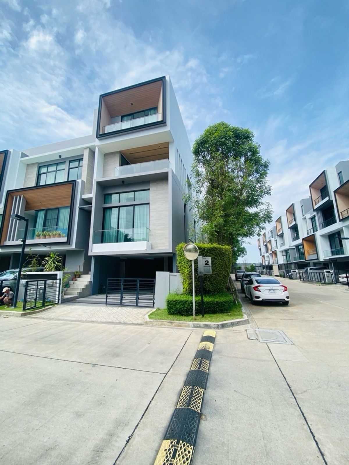 Selling with tenants! Golden opportunity for 4 -story townhome investors, luxury design corner, Modern Luxury, Nirvana Define Quality Project Srinakarin - Rama 9 Selling with tenants! Golden opportunity for 4 -story townhome investors, luxury design corner, Modern Luxury, Nirvana Define Quality Project Srinakarin - Rama 9
