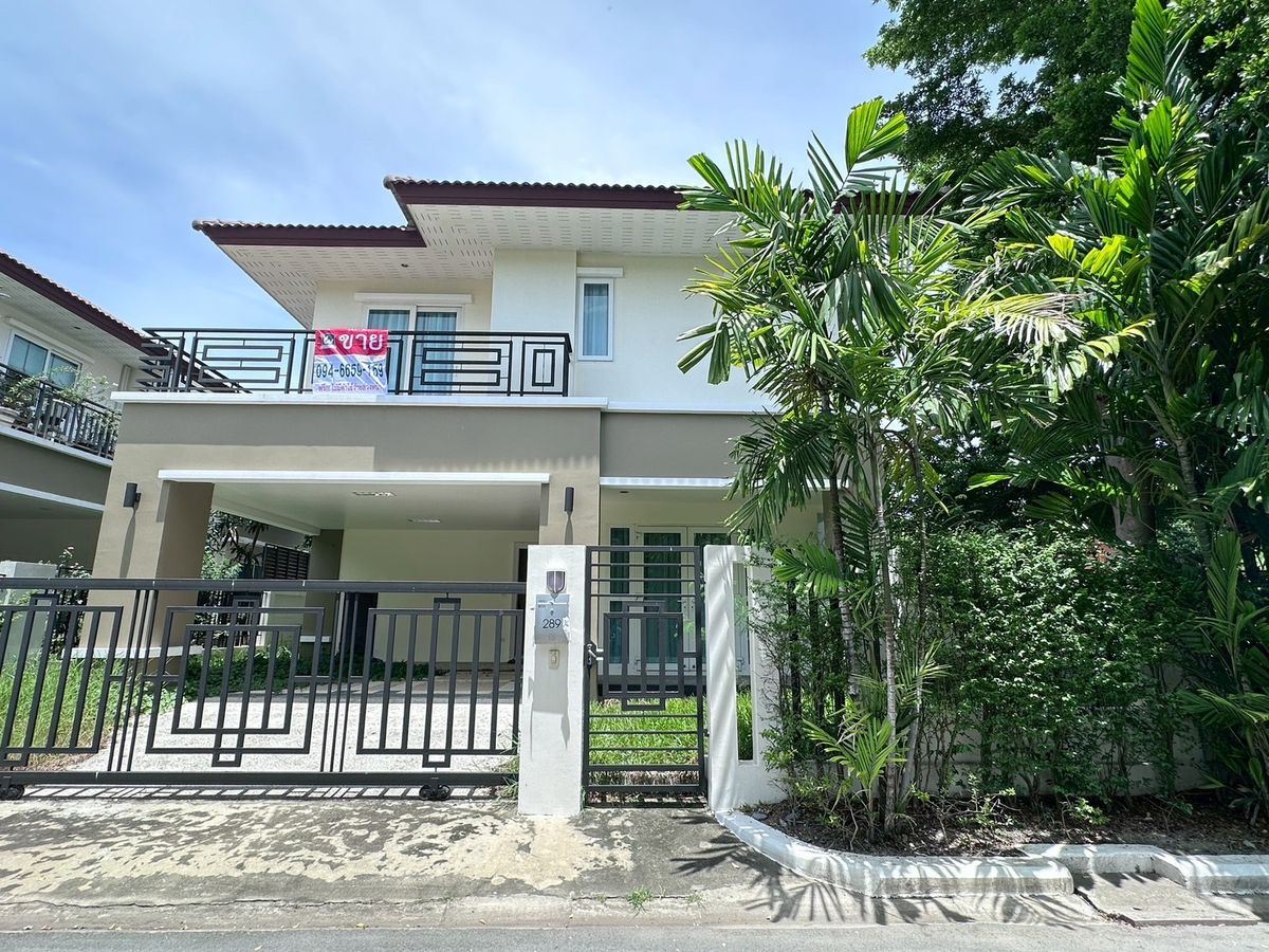 Luxury house behind the corner Villa Nakarin Onnut - Ring Road Luxury house behind the corner Villa Nakarin Onnut - Ring Road