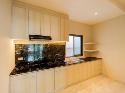Townhome for sale Yonprapha Ladprao 101 130 sq m. 17 sq w. 2 bedrooms, 2 bathrooms, excellent condition. CC