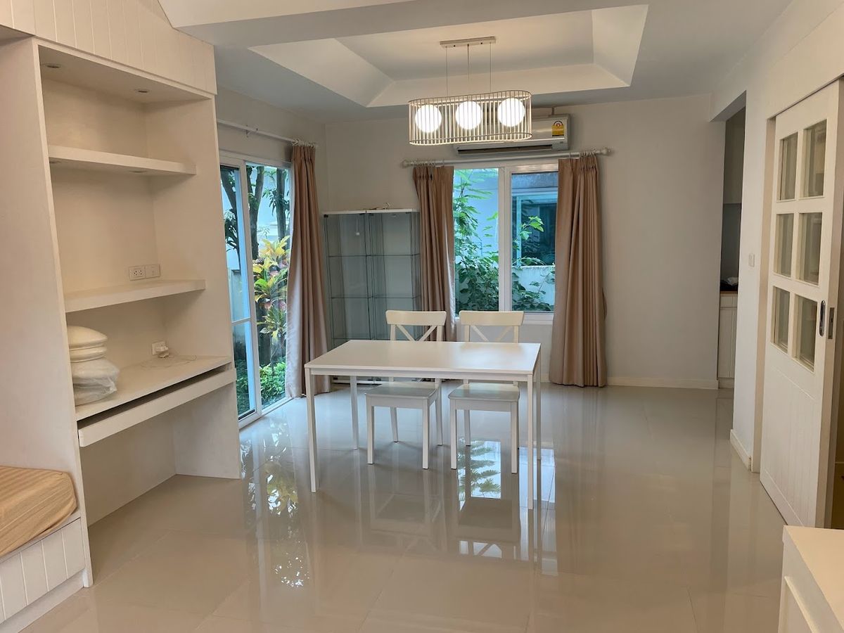 Baan Prueklada Pracha Uthit 90, 2-story detached house, 3 bedrooms, 3 bathrooms, beautifully decorated, ready to move in. Baan Prueklada Pracha Uthit 90, 2-story detached house, 3 bedrooms, 3 bathrooms, beautifully decorated, ready to move in.