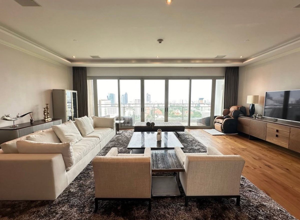  ♦ Rare Unit Penthouse ♦ ชั้น 25+ ขนาด 386.56 ตร.ม. | 3 ห้องนอน 4 ห้องน้ำ ตกแต่งครบ | ใกล้ สวนลุมพินี 1 นาที, เวลา สินธร วิลเลจ 3 นาที, MRT สถานีสีลม 3 นาที