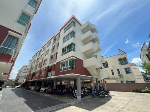 D152: Modern Condo