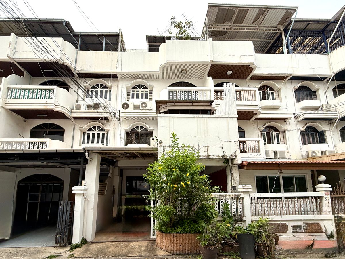 Townhome Vibhavadi Soi 2 /5 Bedrooms (Sale), Townhome Vibhavadi Soi 2 /5 Bedrooms (For Sale) NUB791