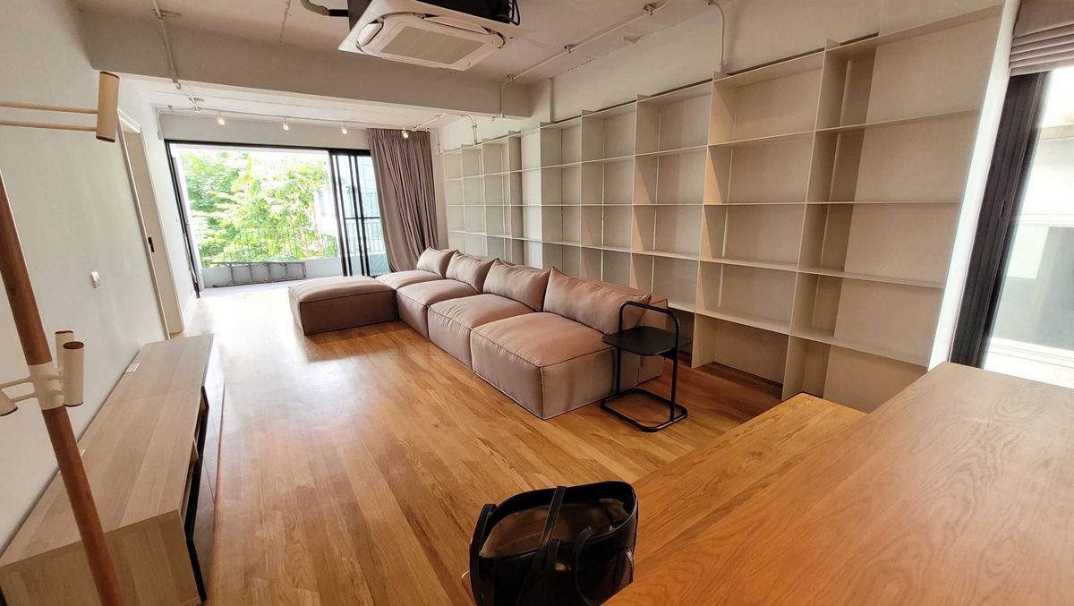 📢👇 Rare low rise condo in prime location.Spacious unit big balcony , unblocked view. Perfect for those seeking comfort, privacy, and value in the city center. Great for living or investment.
