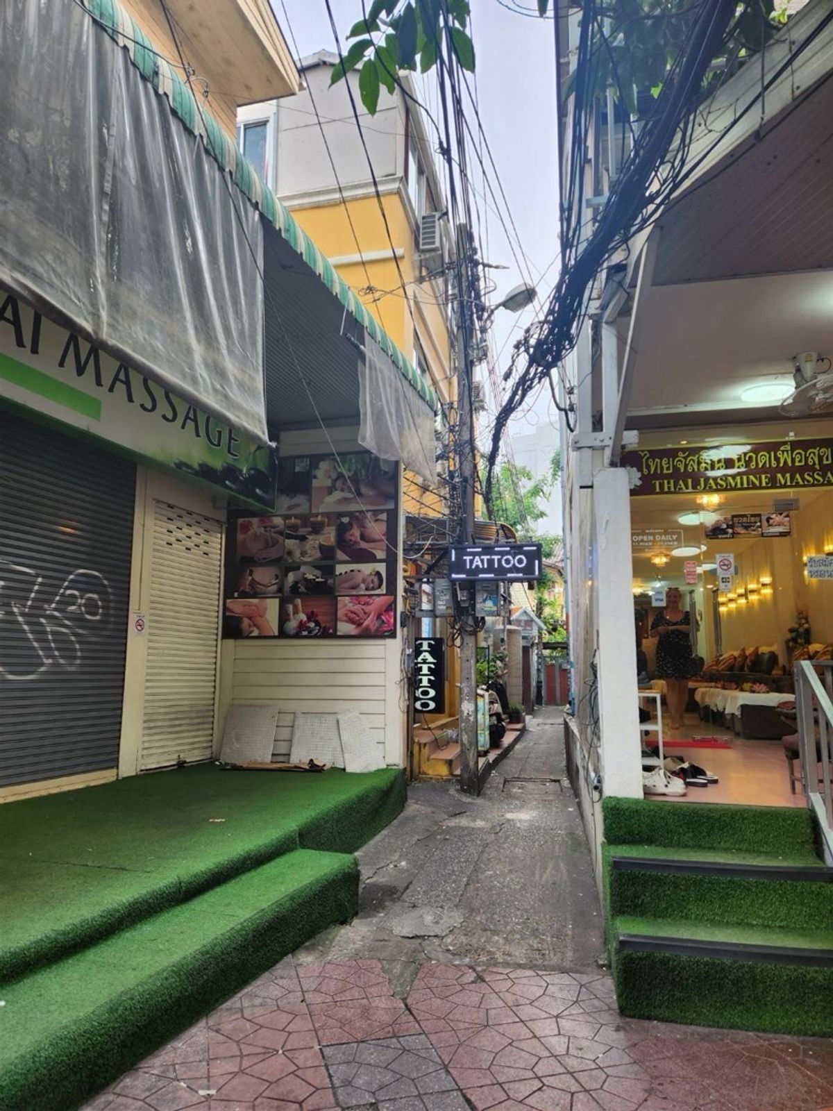 Sell 3 floors room, 1 booth, Ram Bodree Road Sell 3 floors room, 1 booth, Ram Bodree Road