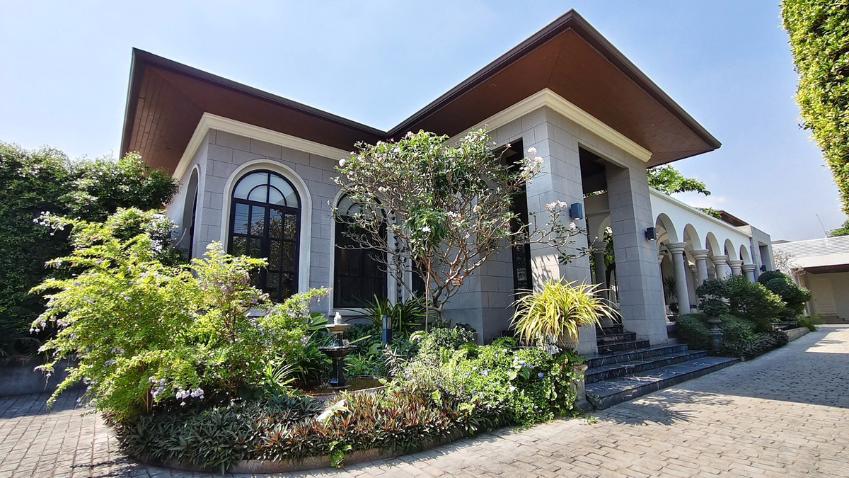 บ้านหรูทำเลเมืองทองธานี  ใกล้อิมแพ็คเมืองทองธานี แจ้งวัฒนะ- ดอนเมือง รถไฟฟ้าสายสีชมพูสถานีอิมแพ็คเมืองทอง แจ้งวัฒนะ  พร้อมเฟอร์นิเจอร์ พร้อมอยู่