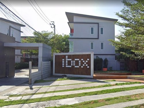 3-storey townhome, express area-Ram Inthra up to 2 booths, very close to each other. Suitable for living or as a home office, its comfortable .. Convenient to connect to many routes, including Kaset-Nawamin Road (Prasert Manukit), Sukhonthasawat Nuanchana