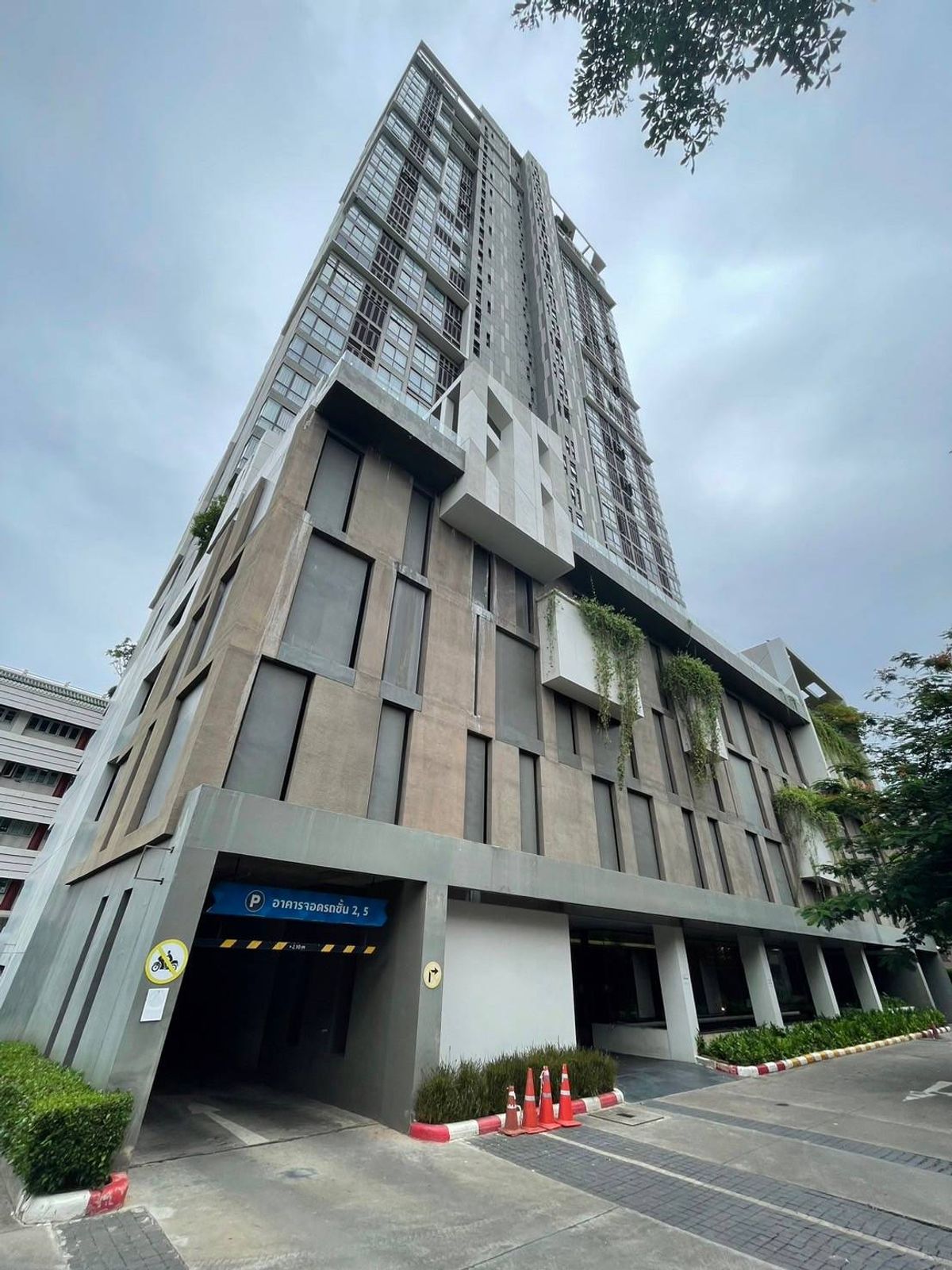 BD 13629: The House Condominium BD 13629: The House Condominium