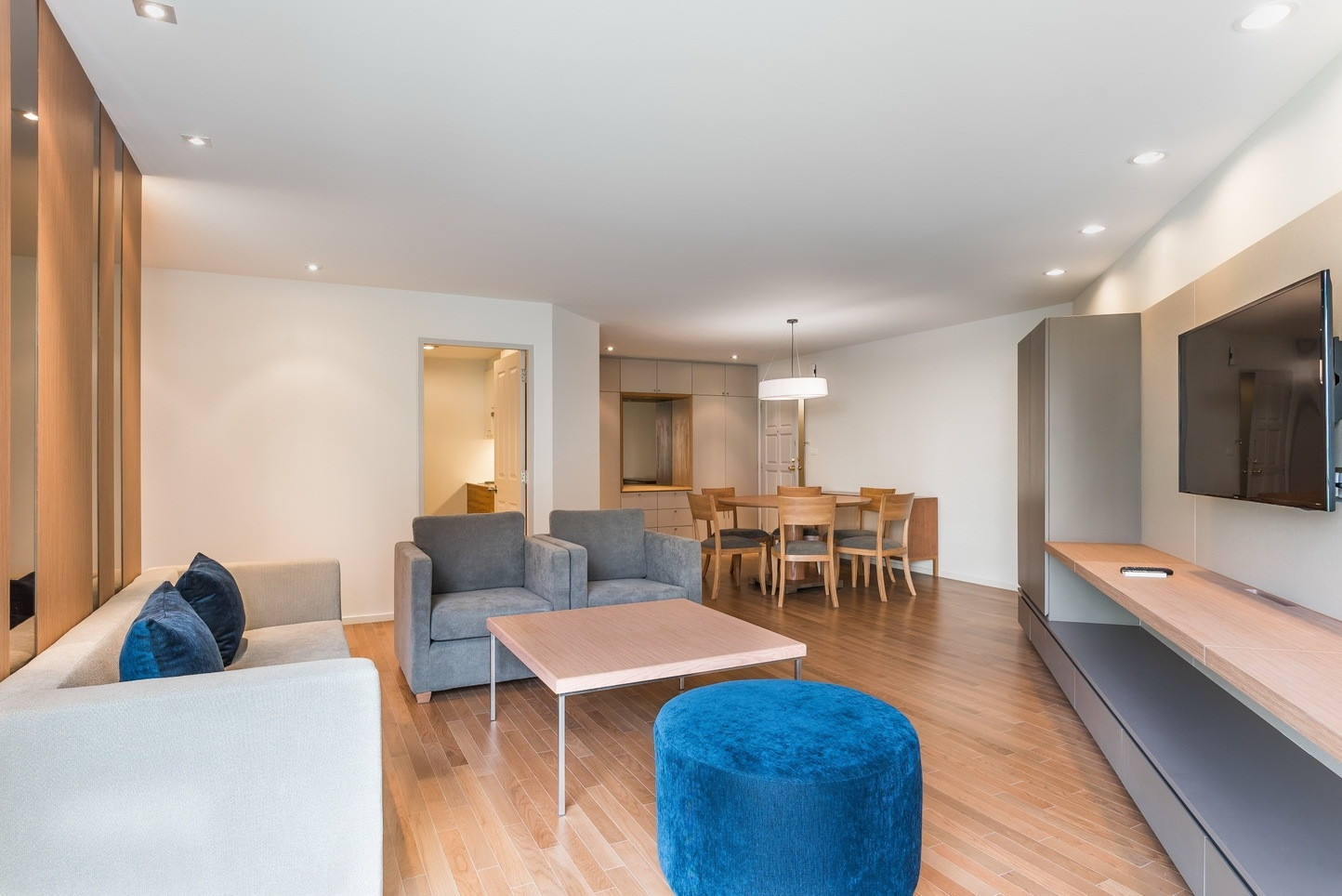 2 Bedroom 2 Bathroom special price, pool view! 1 unit only!!! 2 Bedroom 2 Bathroom special price, pool view! 1 unit only!!!