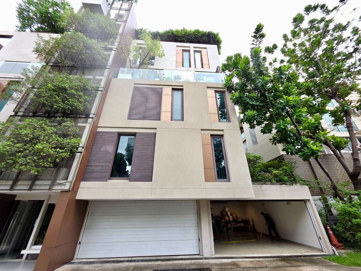 Baan Lux Sathorn: 336SQM 3BED 3BATH + Maid 37,000,000 AM: 0656199198 Baan Lux Sathorn: 336SQM 3BED 3BATH + Maid 37,000,000 AM: 0656199198