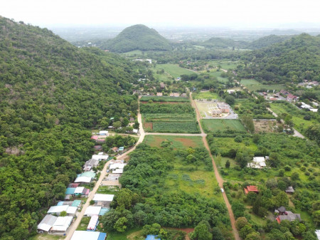 Land for sale in Khao Yai, Nong Nam Daeng Subdistrict, Pak Chong District, 2 rai, behind near the mountain, very livable. Land for sale in Khao Yai, Nong Nam Daeng Subdistrict, Pak Chong District, 2 rai, behind near the mountain, very livable.