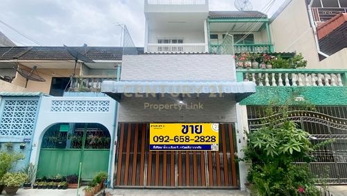 ขายด่วน ทาวน์เฮ้าส์ 3 ชั้น รีโนเวทใหม่ทั้งหลัง พร้อมอยู่ ซอยสาธุประดิษฐ์ 45 พื้นที่ใช้สอย 280 ตร.ม. No.62-TH-68009