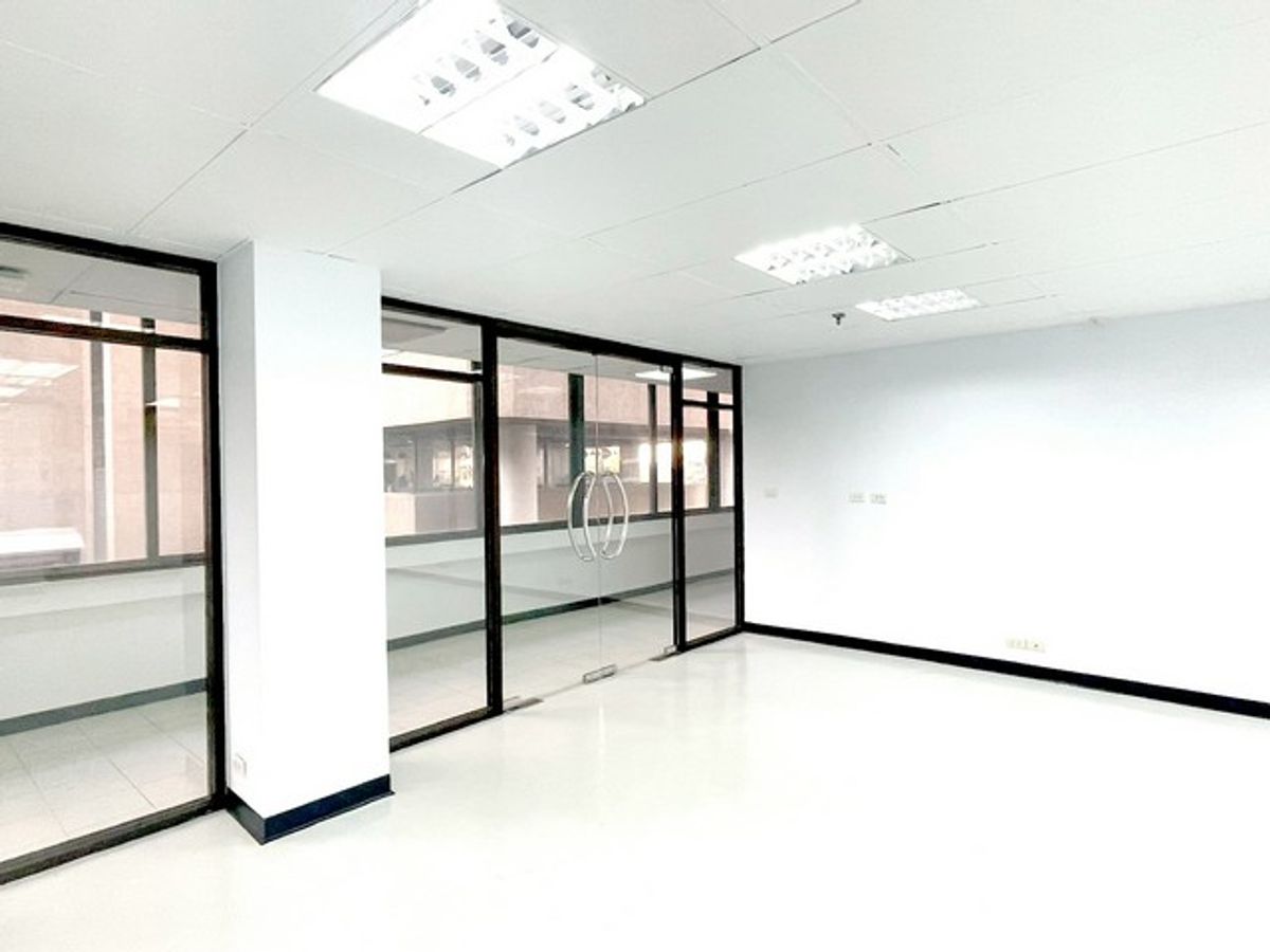 Rent office building in the heart of the city Office of Asoke, Sukhumvit 21, convenient near the train – รูปที่ 4