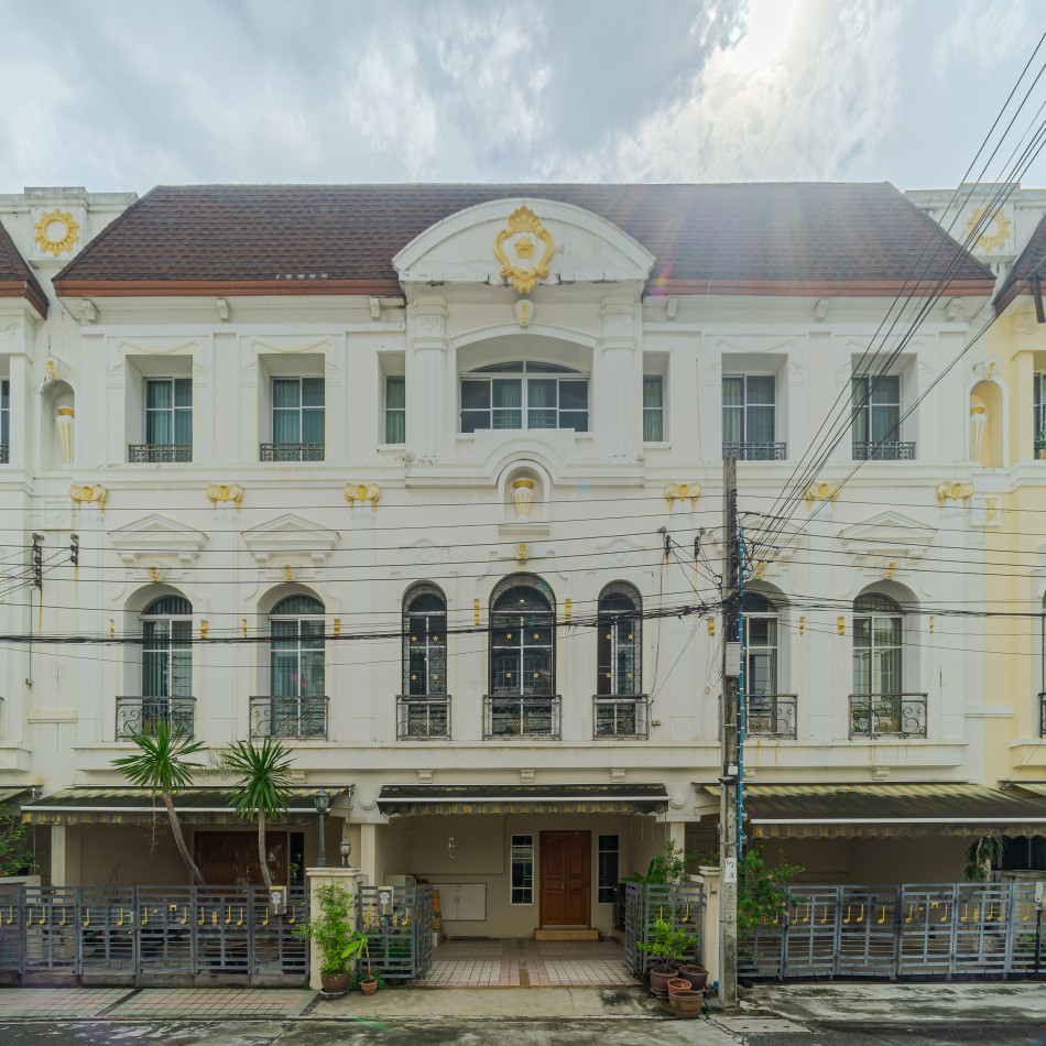 ขาย ทาวน์โฮม บ้านกลางกรุง แกรนด์ เวียนนา พระราม 3 300 ตรม. 30.8 ตร.วา 3นอน 4น้ำ สภาพเยี่ยม CC. ขาย ทาวน์โฮม บ้านกลางกรุง แกรนด์ เวียนนา พระราม 3 300 ตรม. 30.8 ตร.วา 3นอน 4น้ำ สภาพเยี่ยม CC.