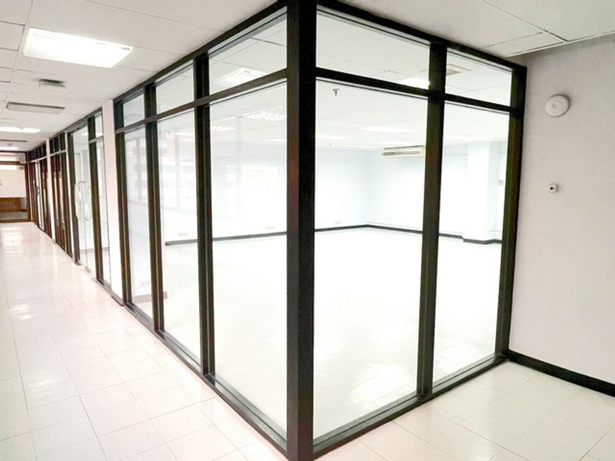 Rent office building in the heart of the city Office of Asoke, Sukhumvit 21, convenient near the train – รูปที่ 3
