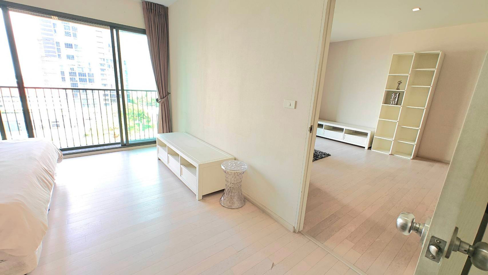 ขาย คอนโดโนเบิล โซโล แบบ 1 ห้องนอน ขนาด 55 ตร.ม.  ห้องสวย ตกแต่งใหม่ ในราคาเพียง 5.8 ล้านบาทเท่านั้น – รูปที่ 2