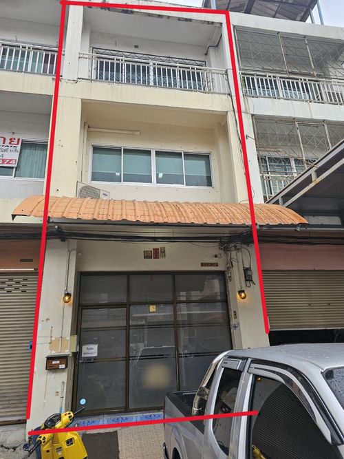 Urgent sale! 3.5 -story commercial building in the heart of Pak Kret