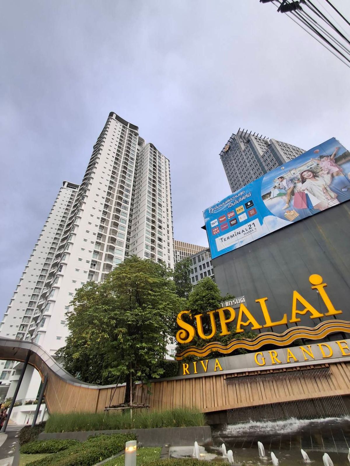 2 bedroom condo for sale on the Chao Phraya River, decorated more than 3.5 million with Fix parking on the title deed! 2 bedroom condo for sale on the Chao Phraya River, decorated more than 3.5 million with Fix parking on the title deed!