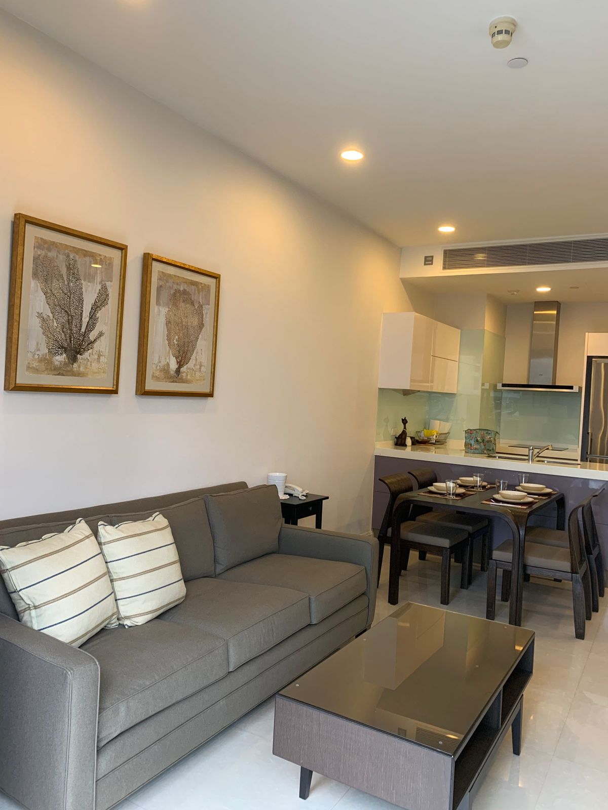 Q Langsuan / Good location, Lang Suan area, near BTS Chidlom, the best price in the market / 2 beds 92 sq.m. Call 0937890899 Q Langsuan / Good location, Lang Suan area, near BTS Chidlom, the best price in the market / 2 beds 92 sq.m. Call 0937890899