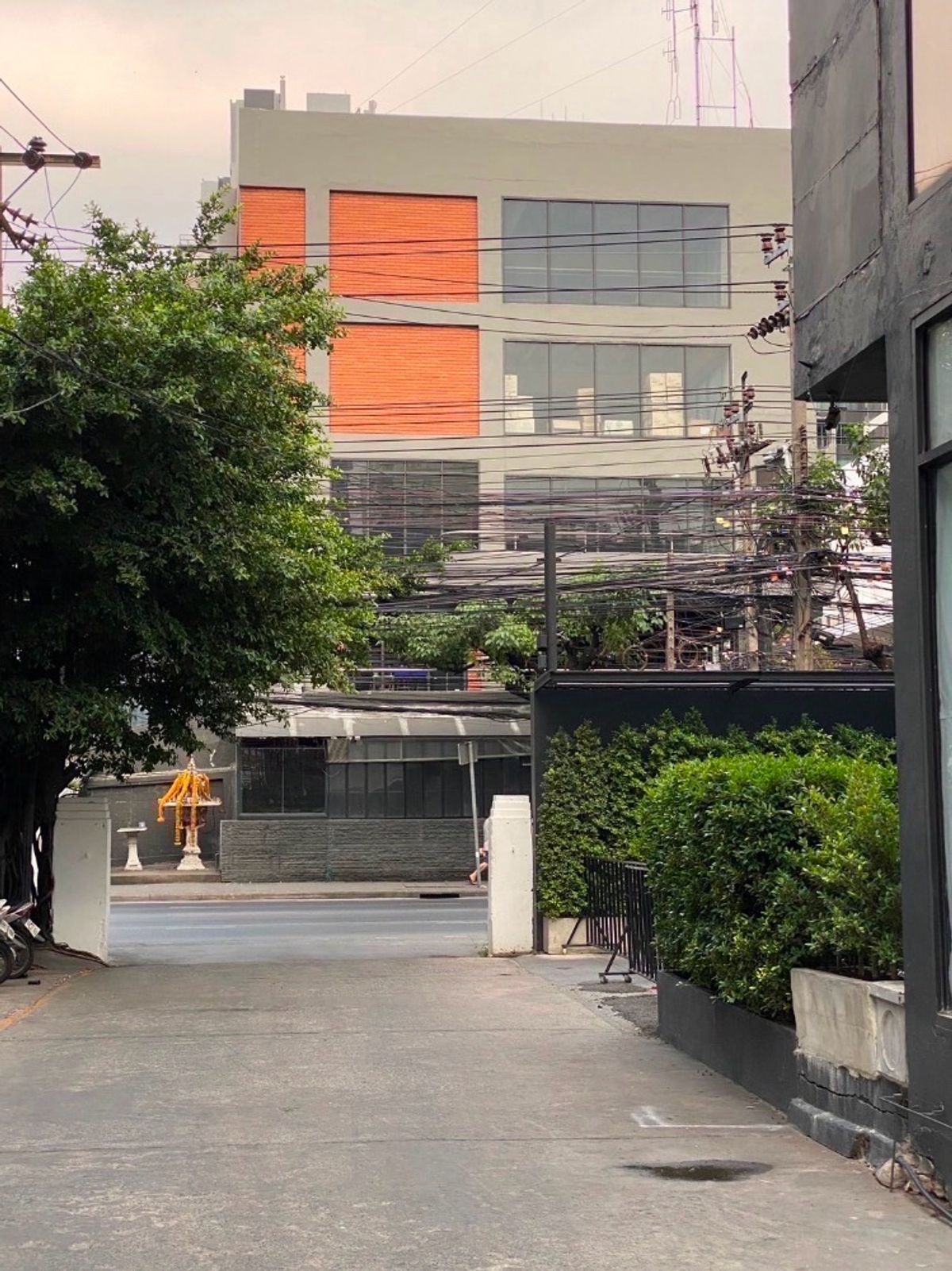 💎 Prime Investment in Ekkamai! 5-Storey Building with Tenant | Rental Income 450K/Month until July 2028  able to walk to Thonglor 10, parking for 50+ Cars