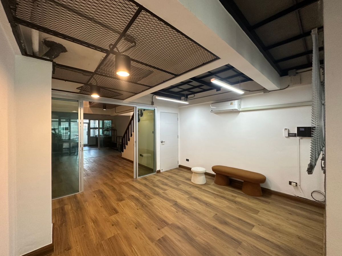 🌟 2 -story townhouse, Loft Industrial style, cool, gold location in Chokchai 4! 🌟 🌟 2 -story townhouse, Loft Industrial style, cool, gold location in Chokchai 4! 🌟