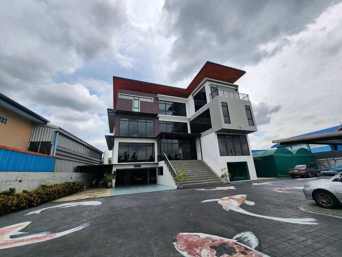 Sell ​​#Land with a 4 -story residential office building, Sukhaphiban 5, Soi 22, into Soi only 300 meters.