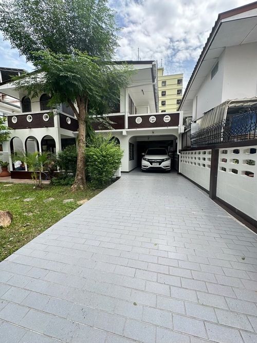Single House Vipha 16 Ratchada S. 19/3 Bedrooms /2 Bedrooms with 35,000 furniture