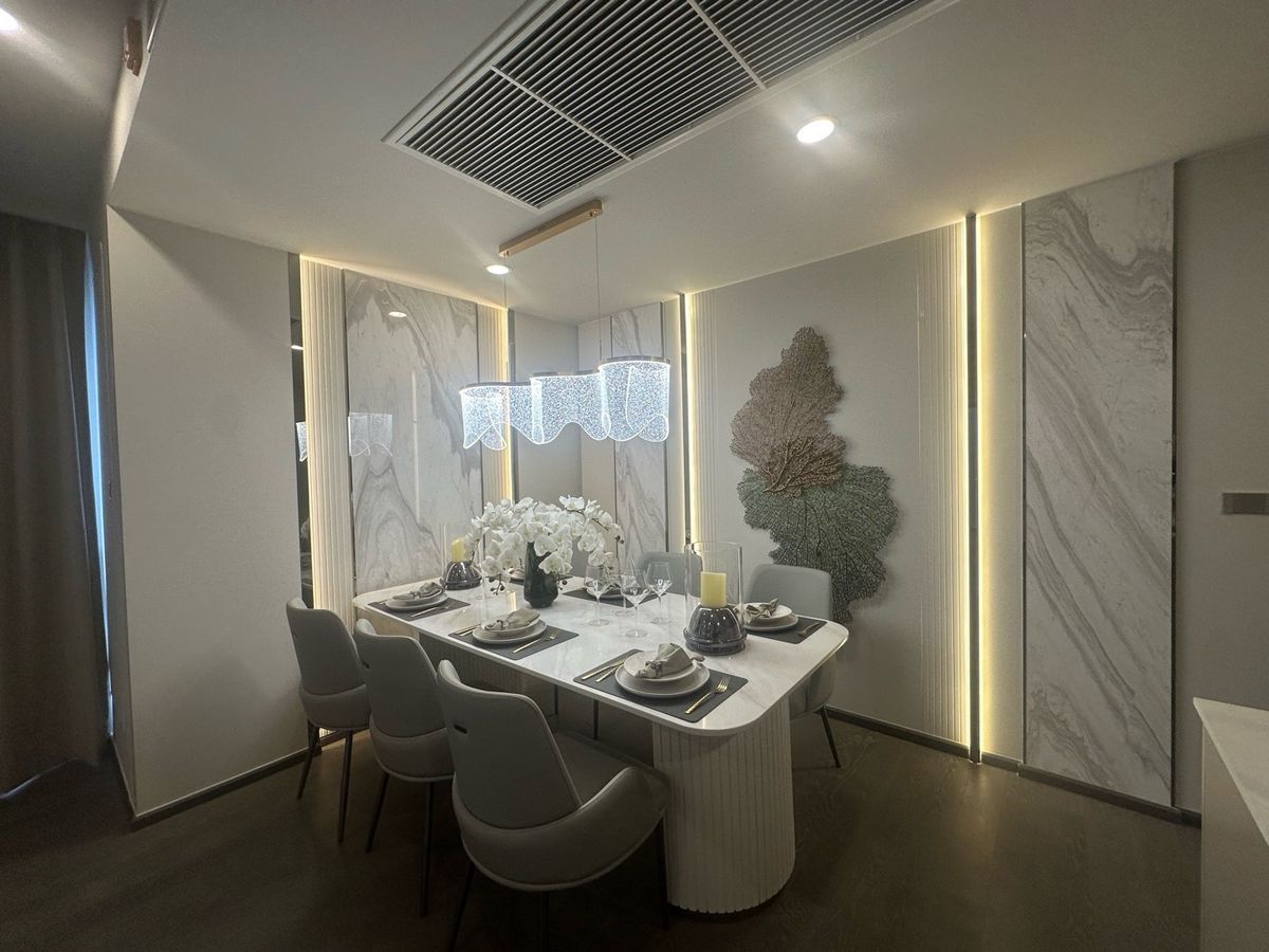 COCO PARC luxury condo | Benjakiti Gardens | Branded By Dusit | 3 Bedrooms 26.99MB. Real room, new decoration from the project – รูปที่ 3
