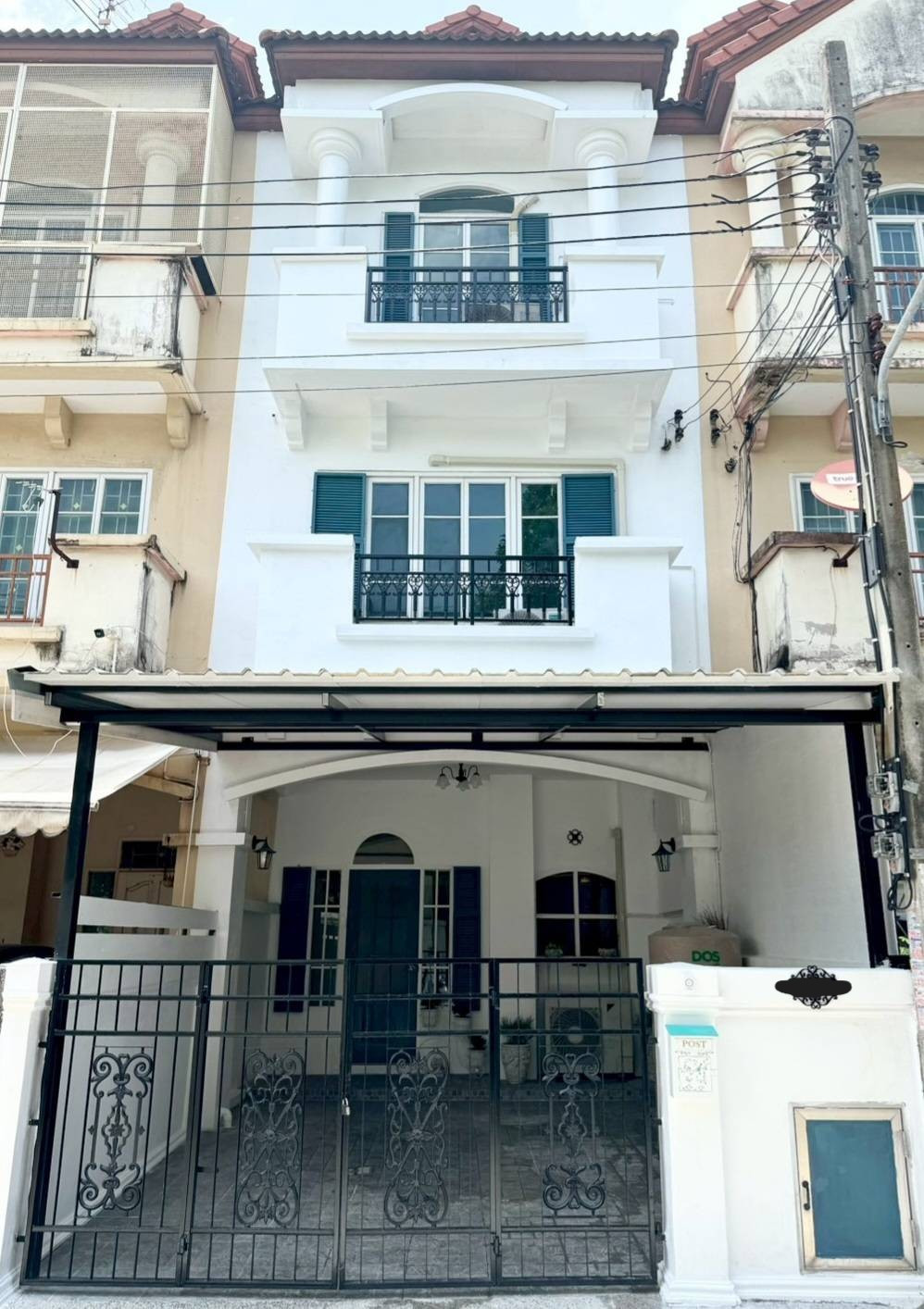Townhome with 6 multipurpose rooms, 200 sq m usable area, near Pakkret Intersection, behind Krung Thai Hospital. 