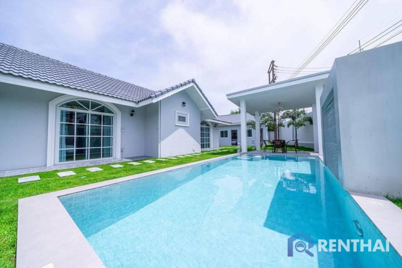 Newly renovated single-storey house with private pool. Newly renovated single-storey house with private pool.