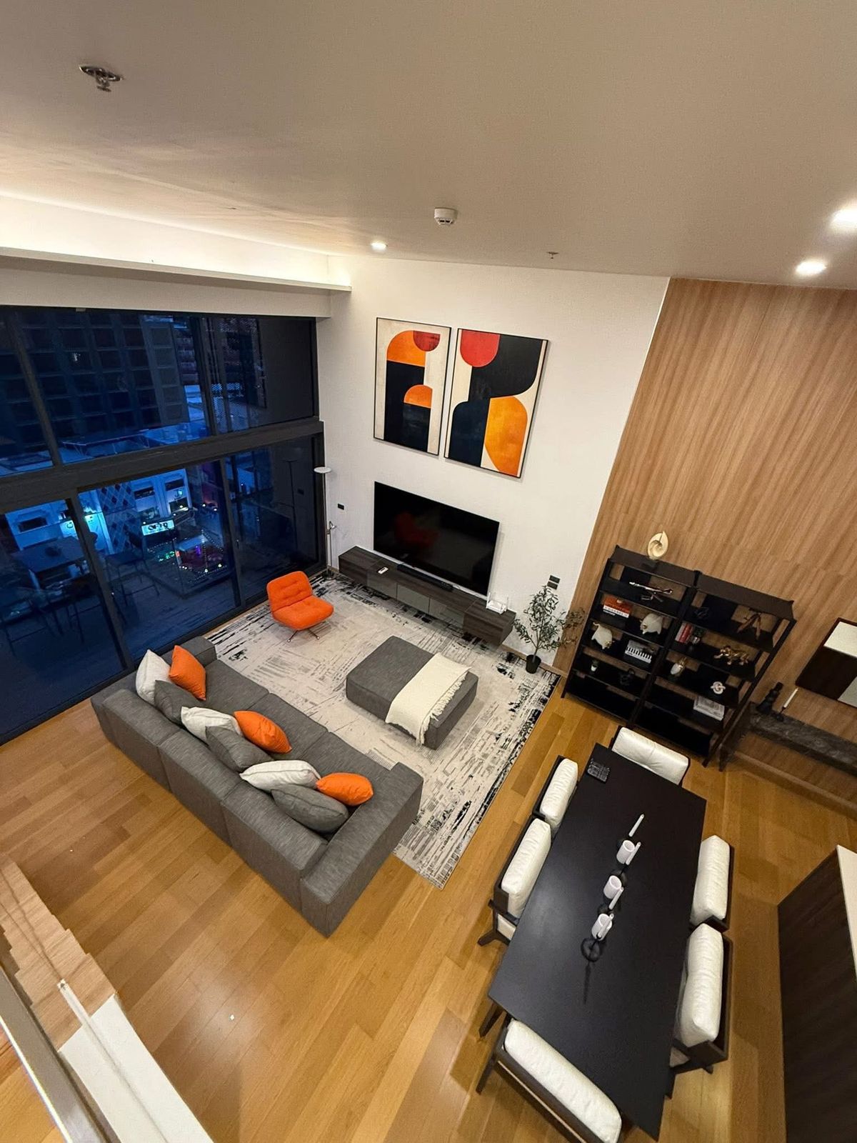  ♢ Recently Renovated Duplex Condo ♢ ขนาด 130.00 ตร.ม. | 3 ห้องนอน 2 ห้องน้ำ | ใกล้ BTS สถานีพร้อมพงษ์, อโศก – รูปที่ 3