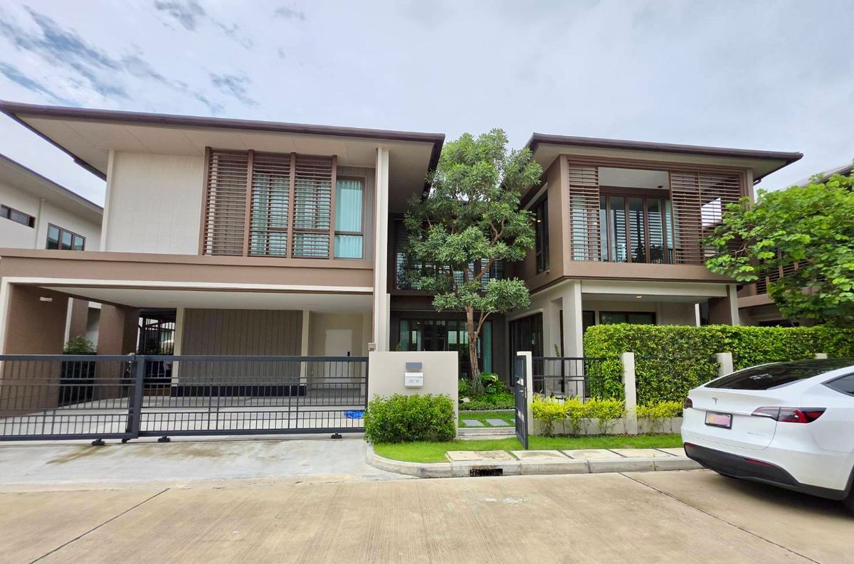 Burasiri Krungthrp Kreetha Near Clubhouse: 78SQW. 300SQM. 4BED 5Bath Sell: 36,300,000 Ret 230,000 AM: 0656199198 Burasiri Krungthrp Kreetha Near Clubhouse: 78SQW. 300SQM. 4BED 5Bath Sell: 36,300,000 Ret 230,000 AM: 0656199198