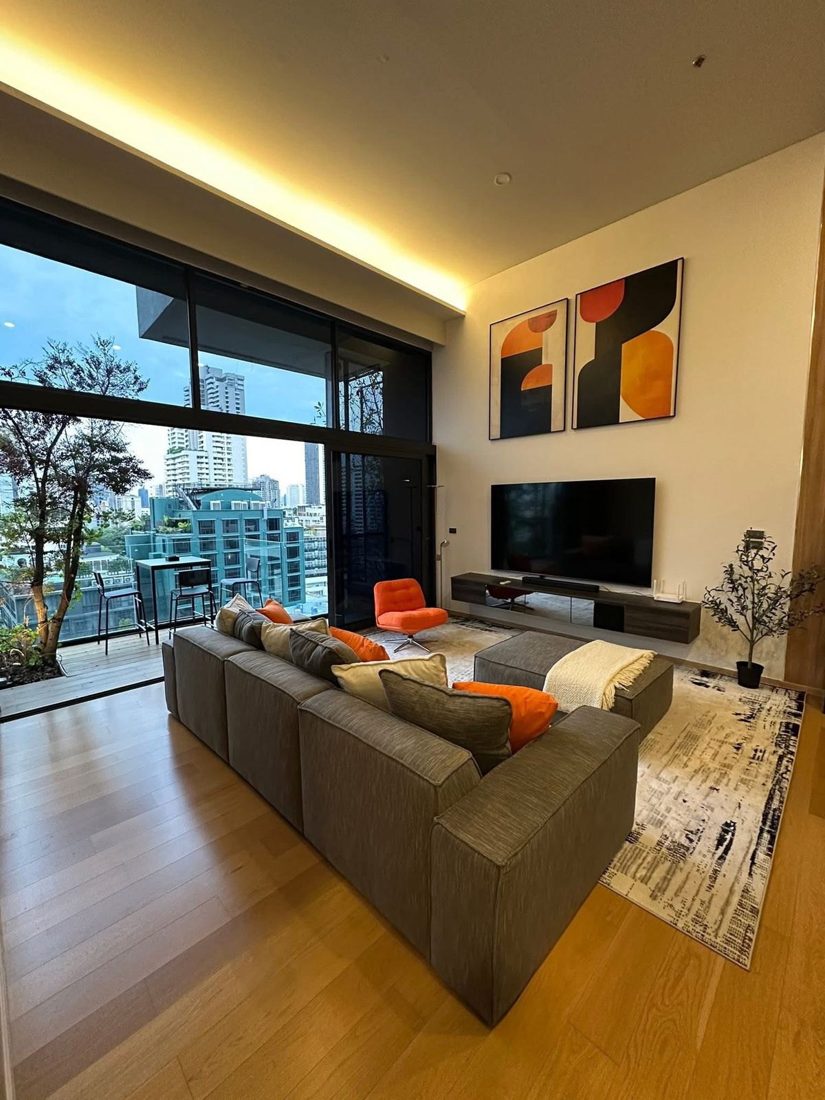 ♢ Recently Renovated Duplex Condo ♢ ขนาด 130.00 ตร.ม. | 3 ห้องนอน 2 ห้องน้ำ | ใกล้ BTS สถานีพร้อมพงษ์, อโศก ♢ Recently Renovated Duplex Condo ♢ ขนาด 130.00 ตร.ม. | 3 ห้องนอน 2 ห้องน้ำ | ใกล้ BTS สถานีพร้อมพงษ์, อโศก