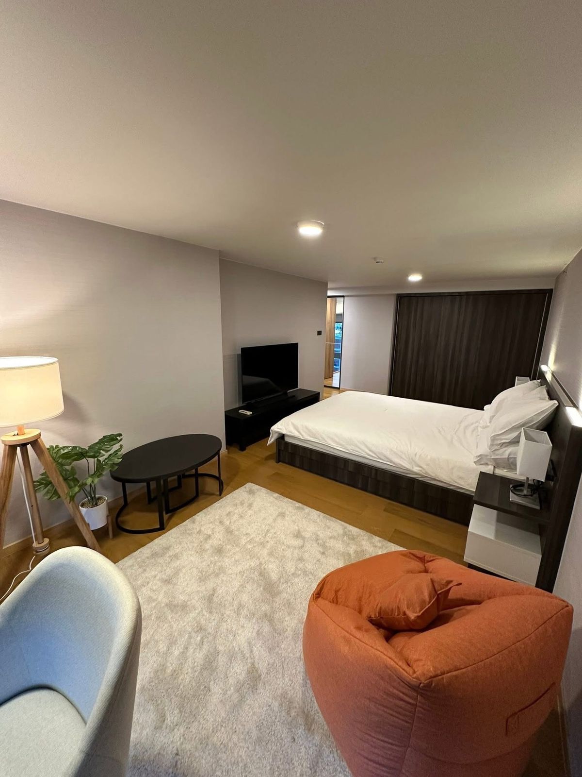  ♢ Recently Renovated Duplex Condo ♢ ขนาด 130.00 ตร.ม. | 3 ห้องนอน 2 ห้องน้ำ | ใกล้ BTS สถานีพร้อมพงษ์, อโศก – รูปที่ 4