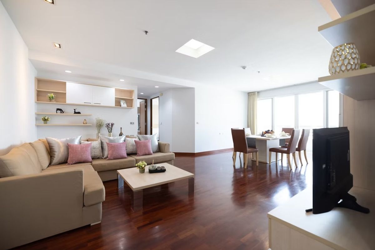 ✨SPACOUS CONDO for Rent in Prime Sukhumvit Location! 4+1 Bedrooms | 320 SQ.M. | Fully Furnished Featuring a Balcony and Just Steps from BTS Phong Ready to Move in!