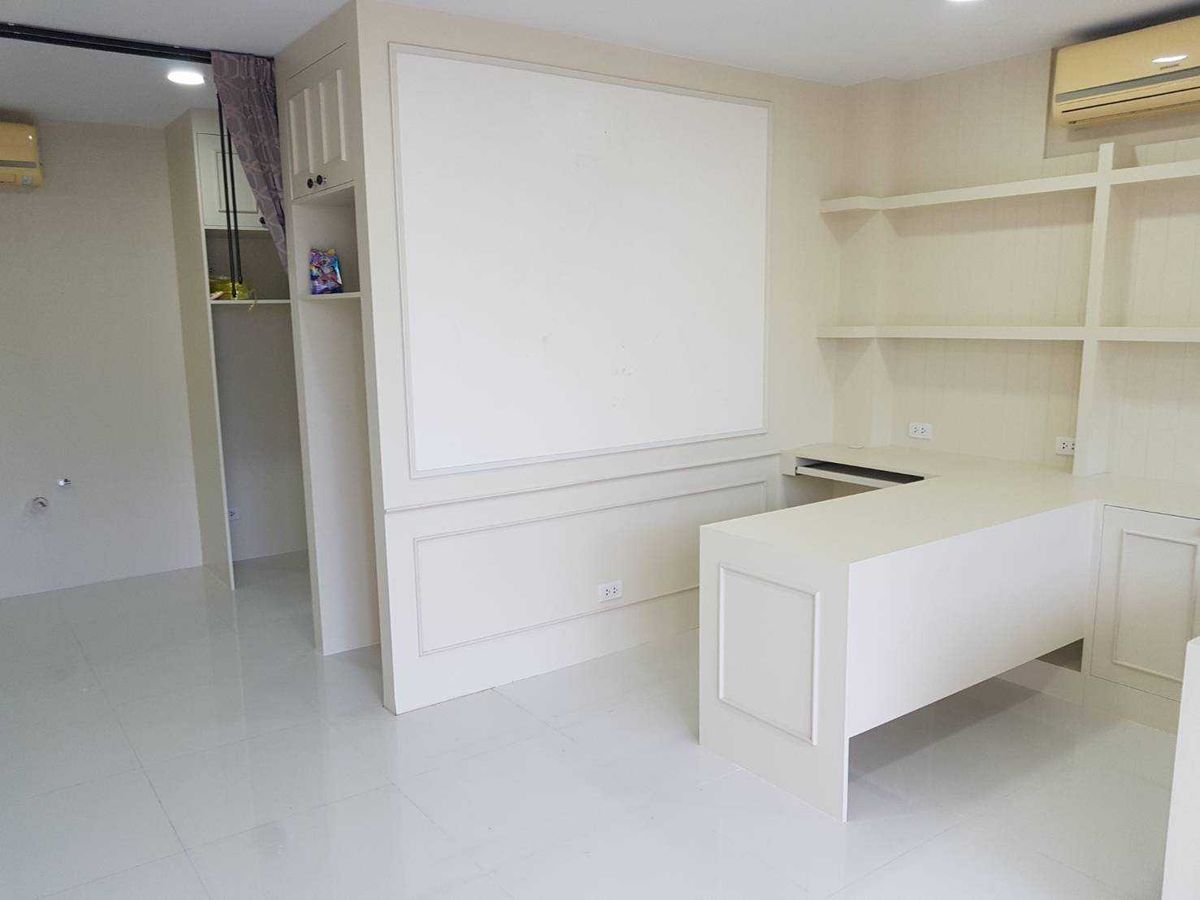 Office Space for Rent Airlink Residence, 38.59 sq.m., Near Suvarnabhumi Airport Office Space for Rent Airlink Residence, 38.59 sq.m., Near Suvarnabhumi Airport