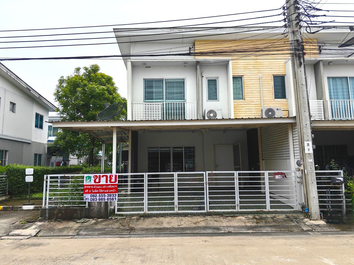 เดอะคอนเนค22 รามอินทรา-มีนบุรี  ทาวน์โฮม 2 ชั้น  พื้นที่ 112 ตร.ม. 28.3 ตร.ว. หลังริม ต่อเติมครัวด้านหลัง มีพื้นที่ข้างบ้าน