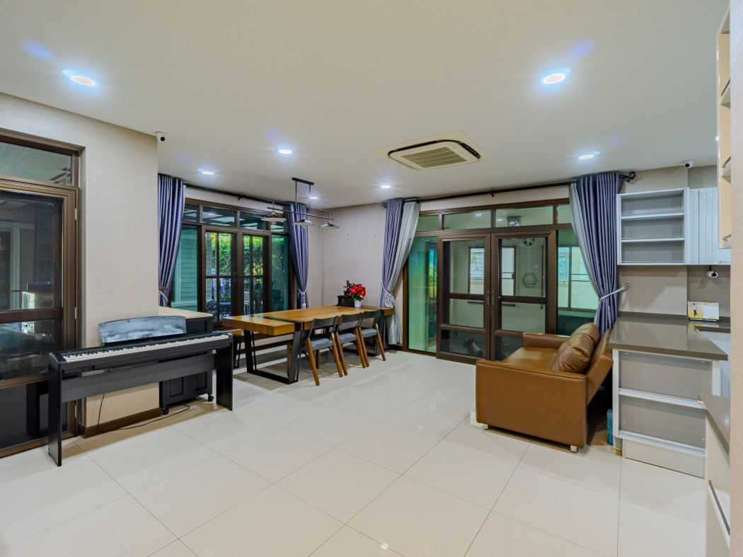 ขาย บ้านเดี่ยว เค.ซี. เนเชอรัลวิลล์ ร่มเกล้า 345 ตรม. 1 งาน 5นอน 3น้ำ สภาพเยี่ยม TV. – รูปที่ 3