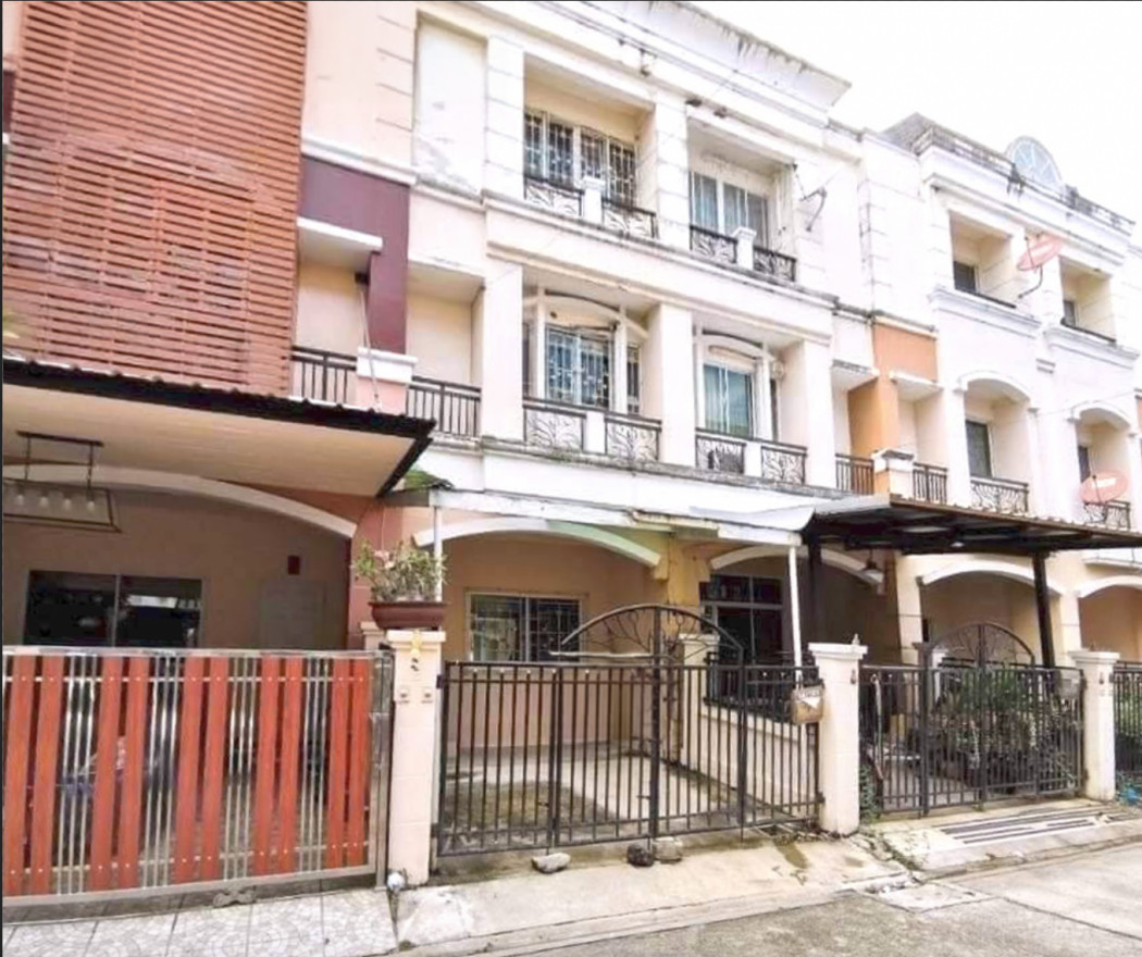 Townhome for sale, Parinlak Phetkasem 69, 134 sq m., 17.5 sq w, 4 bedrooms, 3 bathrooms, excellent condition. CC Townhome for sale, Parinlak Phetkasem 69, 134 sq m., 17.5 sq w, 4 bedrooms, 3 bathrooms, excellent condition. CC