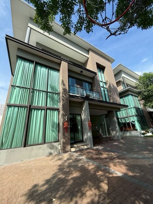 📢👇Rare to find! 2 single houses with connecting access. Prime location with ultimate privacy, peaceful surroundings, and excellent connectivity. Close to MRT and expressways.